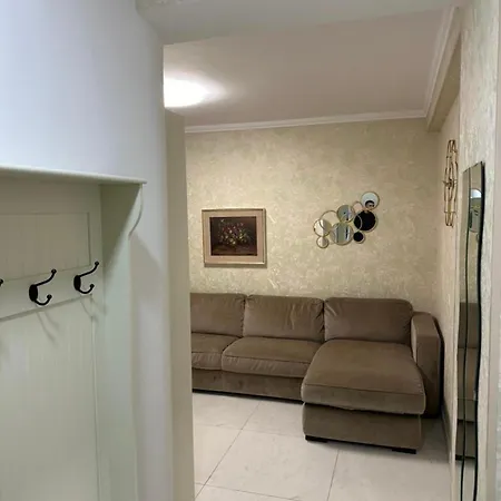 Apartment La *